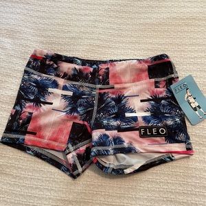 Fleo size small, 3.25 inseam